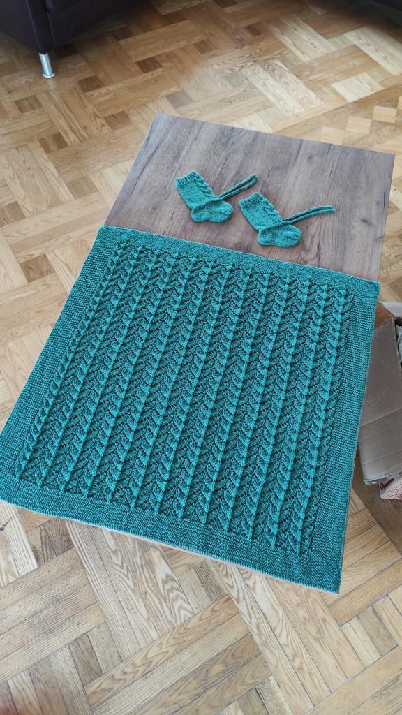 My first baby blanket free knitting tutorial with video guide