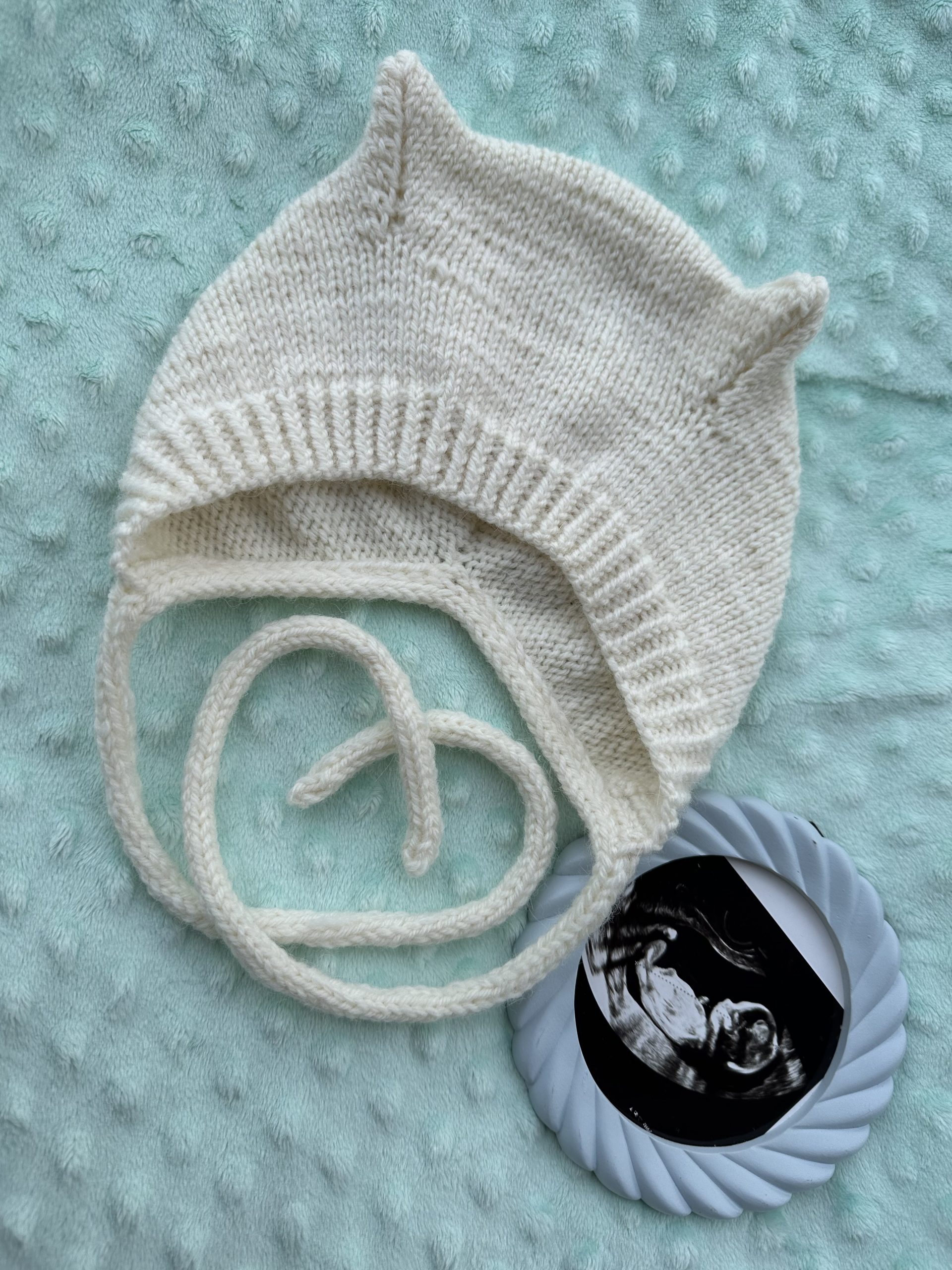 Ozoknit Baby bonnet hat with earflaps knitting pattern for newborns and babies Ozoknit Baby bonnet hat with earflaps knitting pattern for newborns and babies