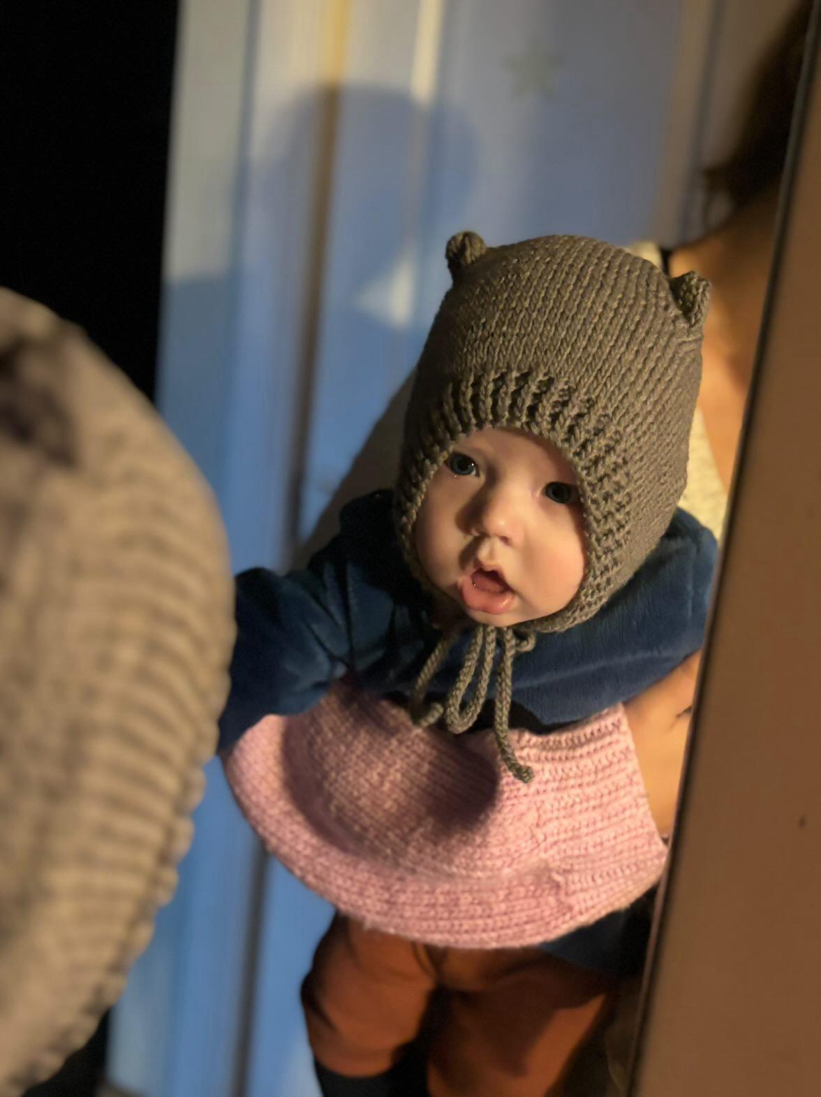 Ozoknit Baby bonnet hat with earflaps knitting pattern for newborns and babies Ozoknit Baby bonnet hat with earflaps knitting pattern for newborns and babies