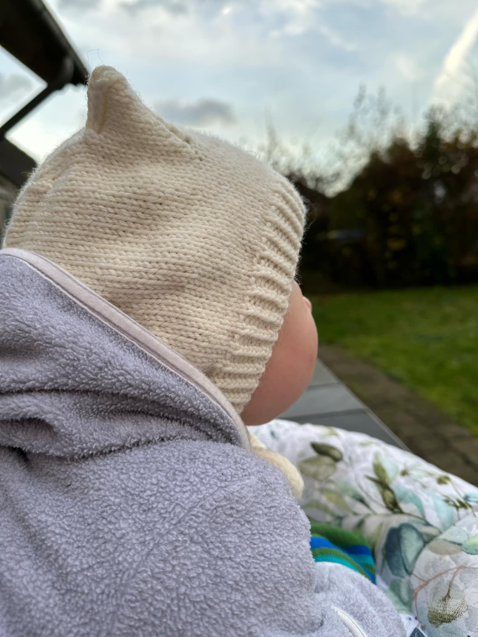 Ozoknit Baby bonnet hat with earflaps knitting pattern for newborns and babies Ozoknit Baby bonnet hat with earflaps knitting pattern for newborns and babies