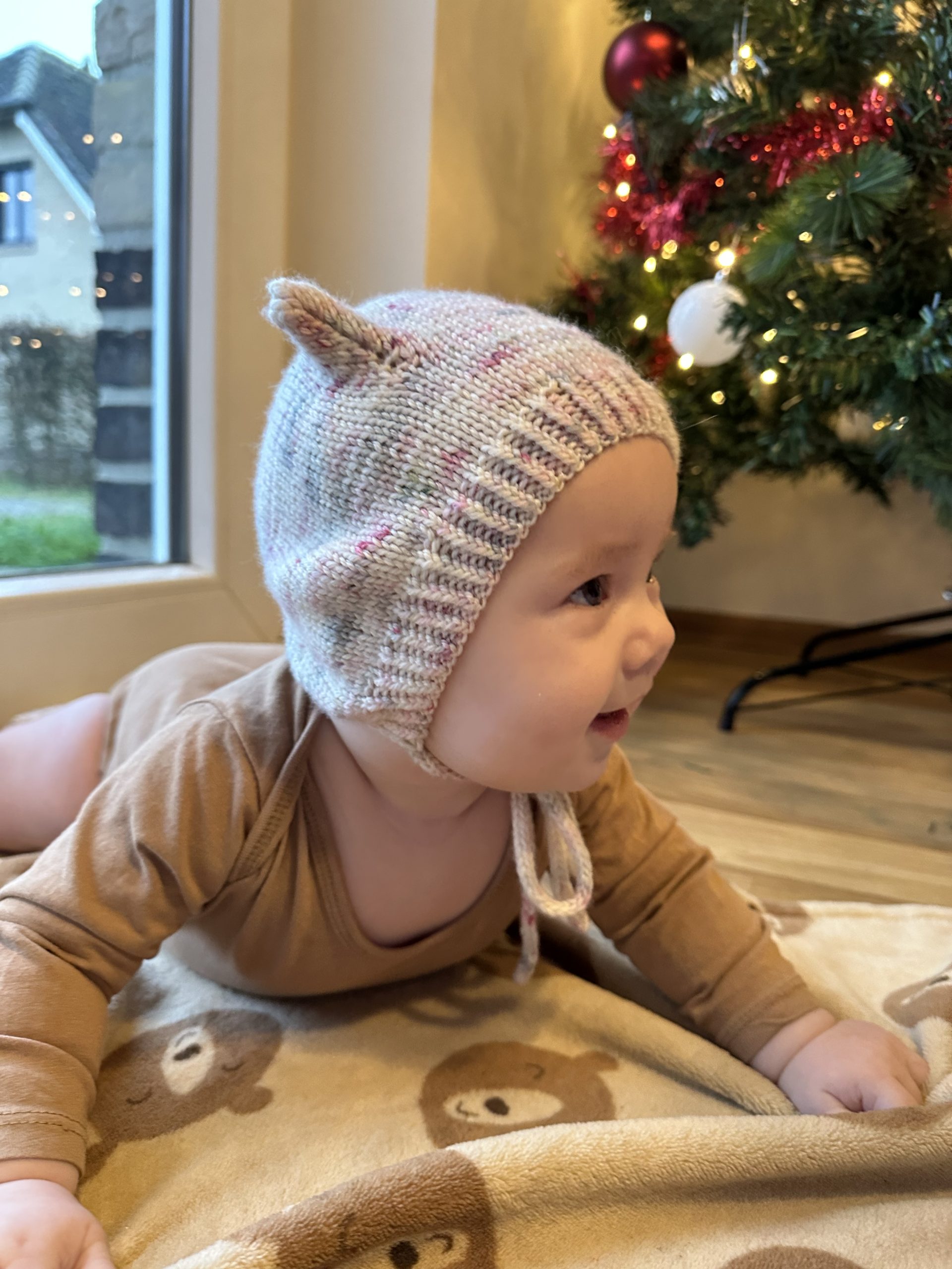 Ozoknit Baby bonnet hat with earflaps knitting pattern for newborns and babies Ozoknit Baby bonnet hat with earflaps knitting pattern for newborns and babies