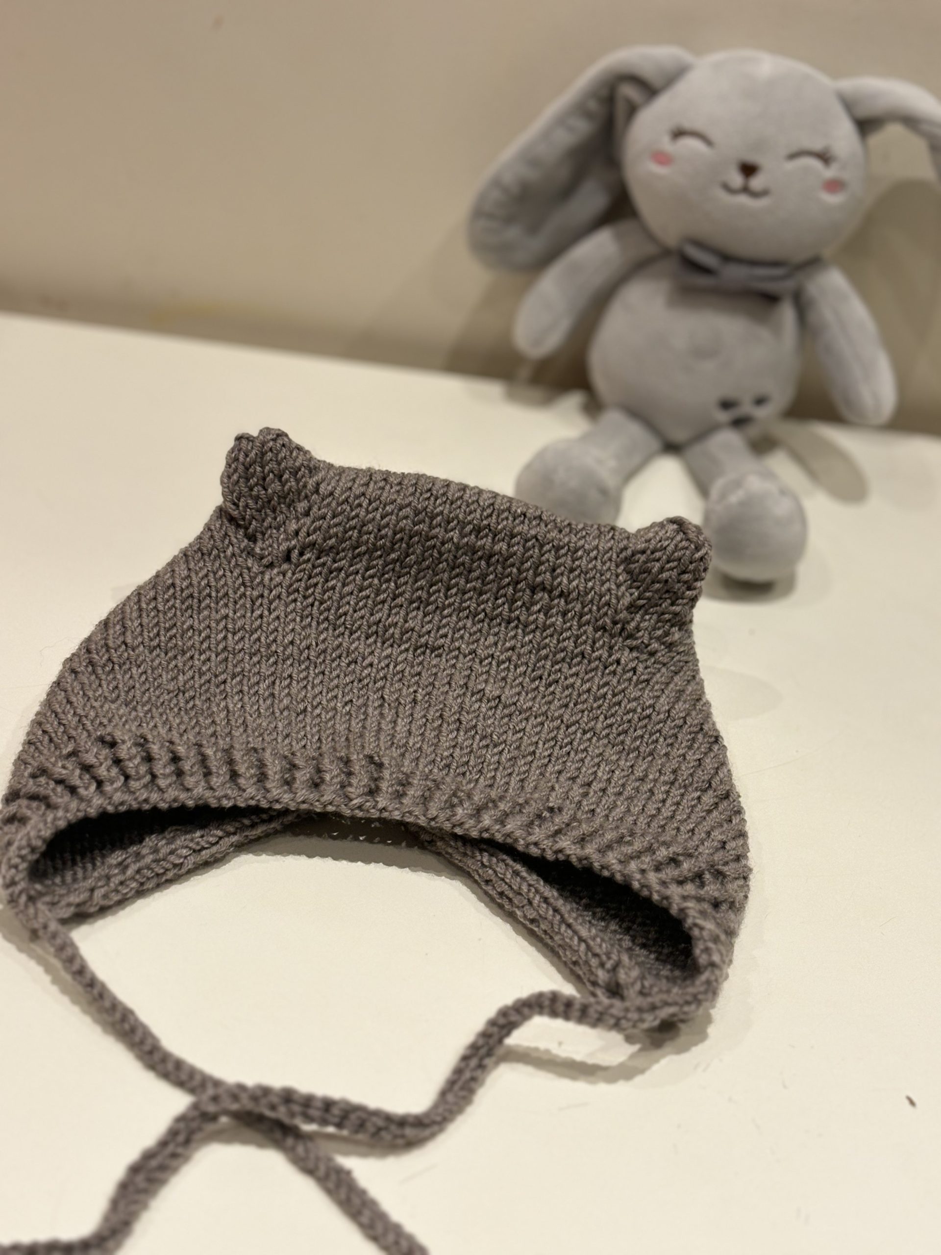 Ozoknit Baby bonnet hat with earflaps knitting pattern for newborns and babies Ozoknit Baby bonnet hat with earflaps knitting pattern for newborns and babies